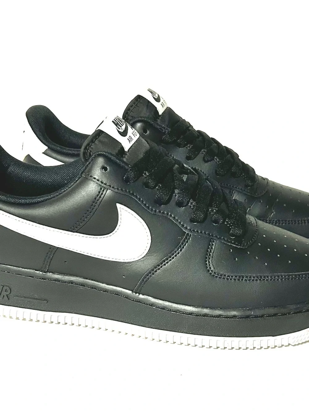 Nike Air Force 1 Low - Black with White Sole